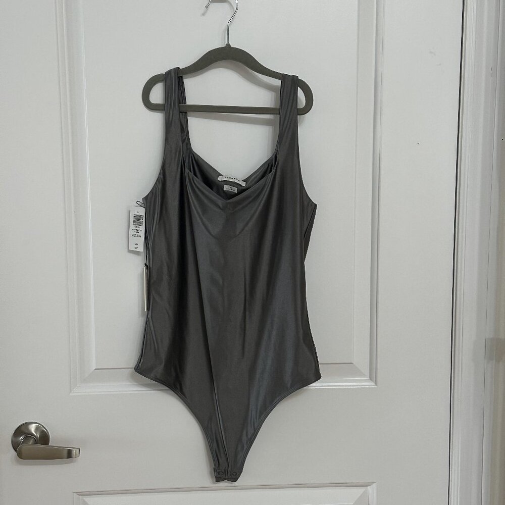 Babaton Satinette Squareneck Bodysuit Size MED Womens - Iconic Grey